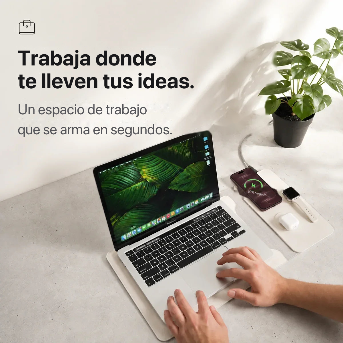 Trabaja donde te lleven tus ideas — MagDesk Sleeve Blanco Nube