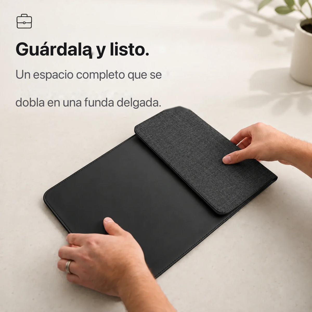 Se dobla en una funda delgada — MagDesk Sleeve Negro Medianoche